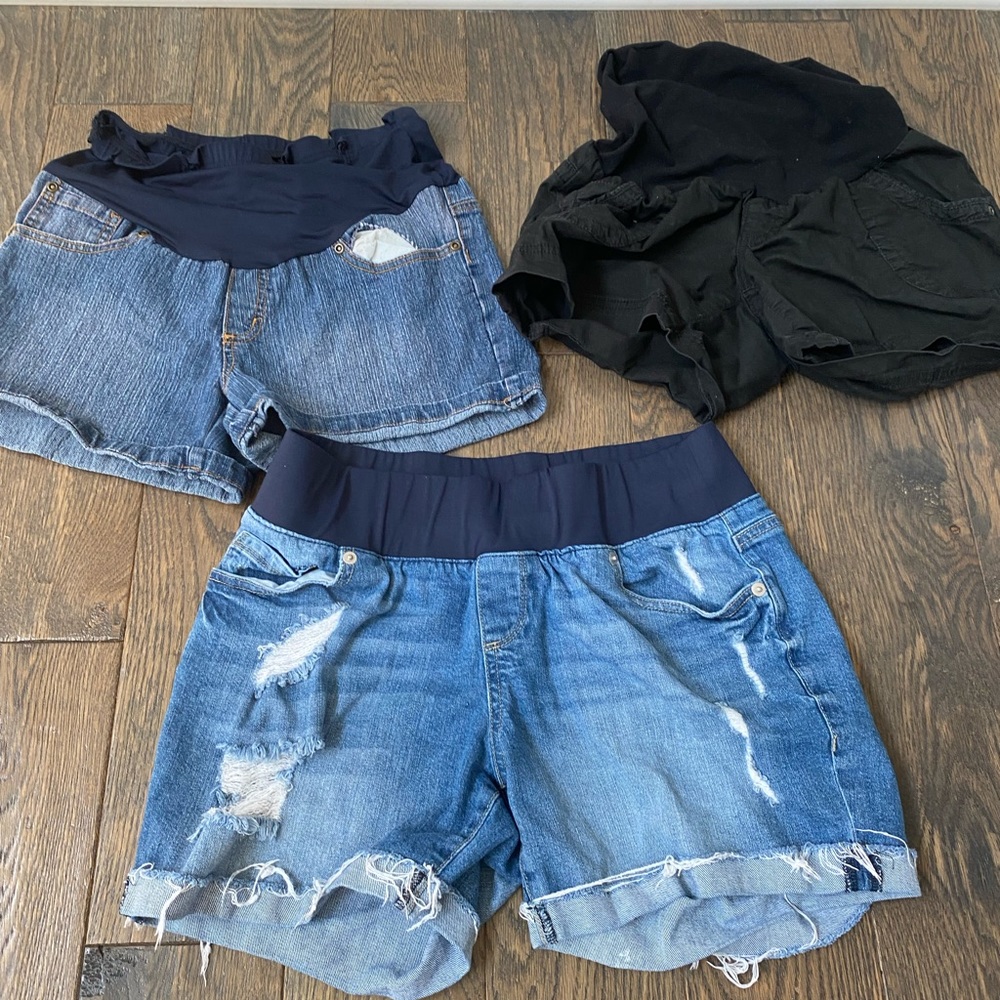 Size small maternity shorts